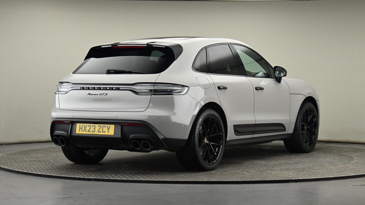 Porsche Macan Image 25