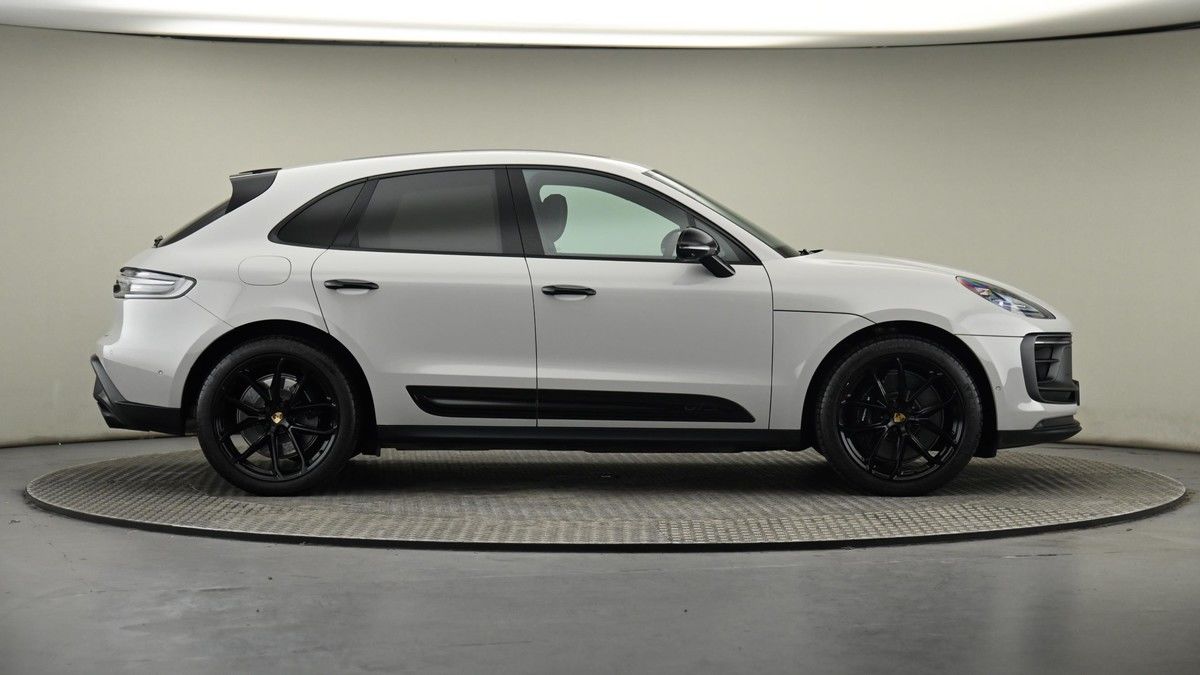 Porsche Macan Image 26