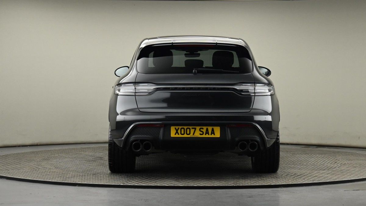 Porsche Macan Image 25