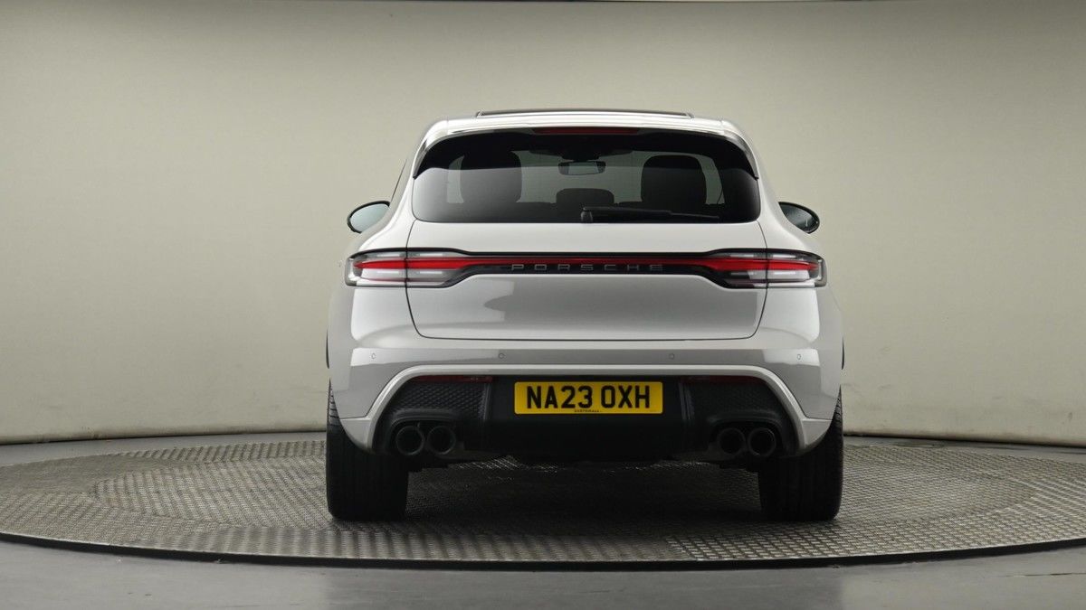 Porsche Macan Image 25