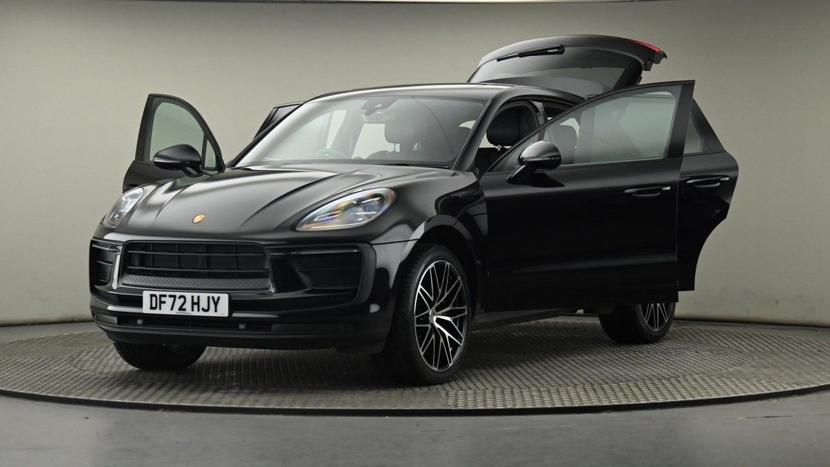 Porsche Macan Image 28