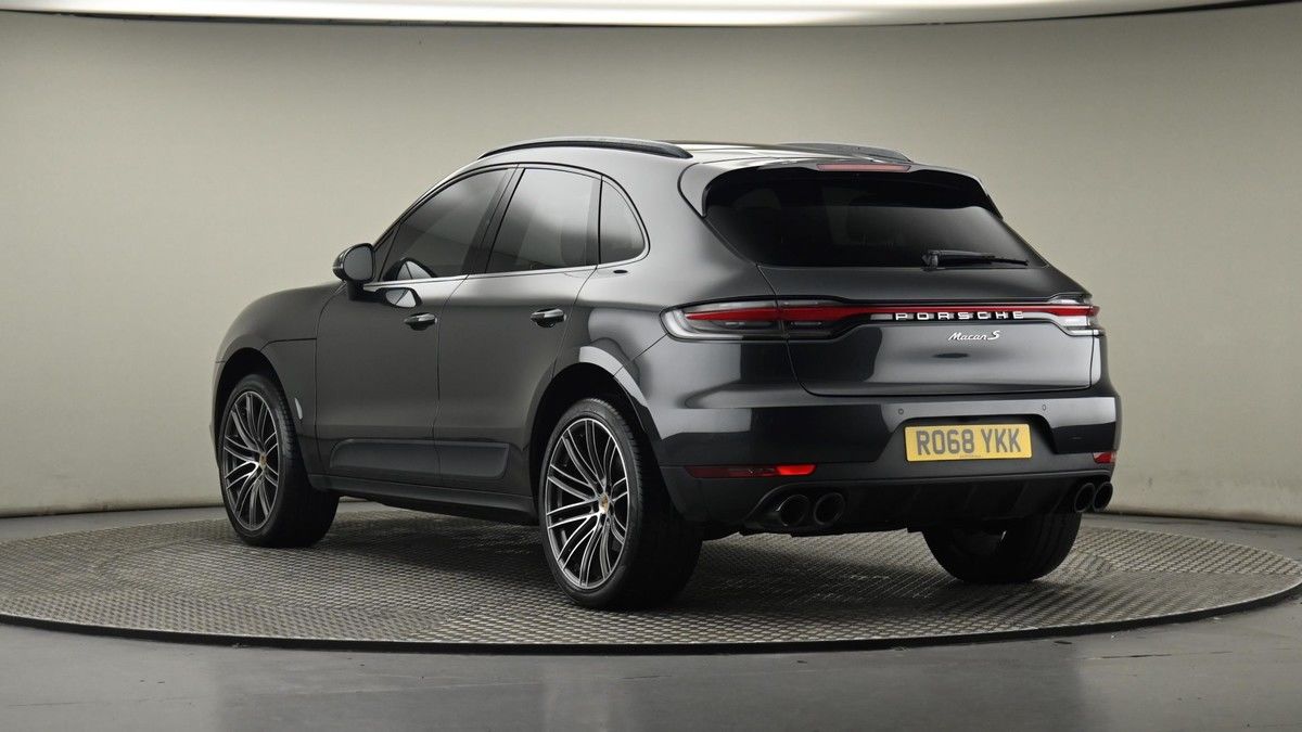 Porsche Macan Image 24