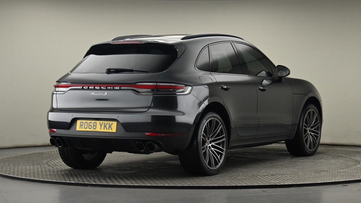 Porsche Macan Image 26