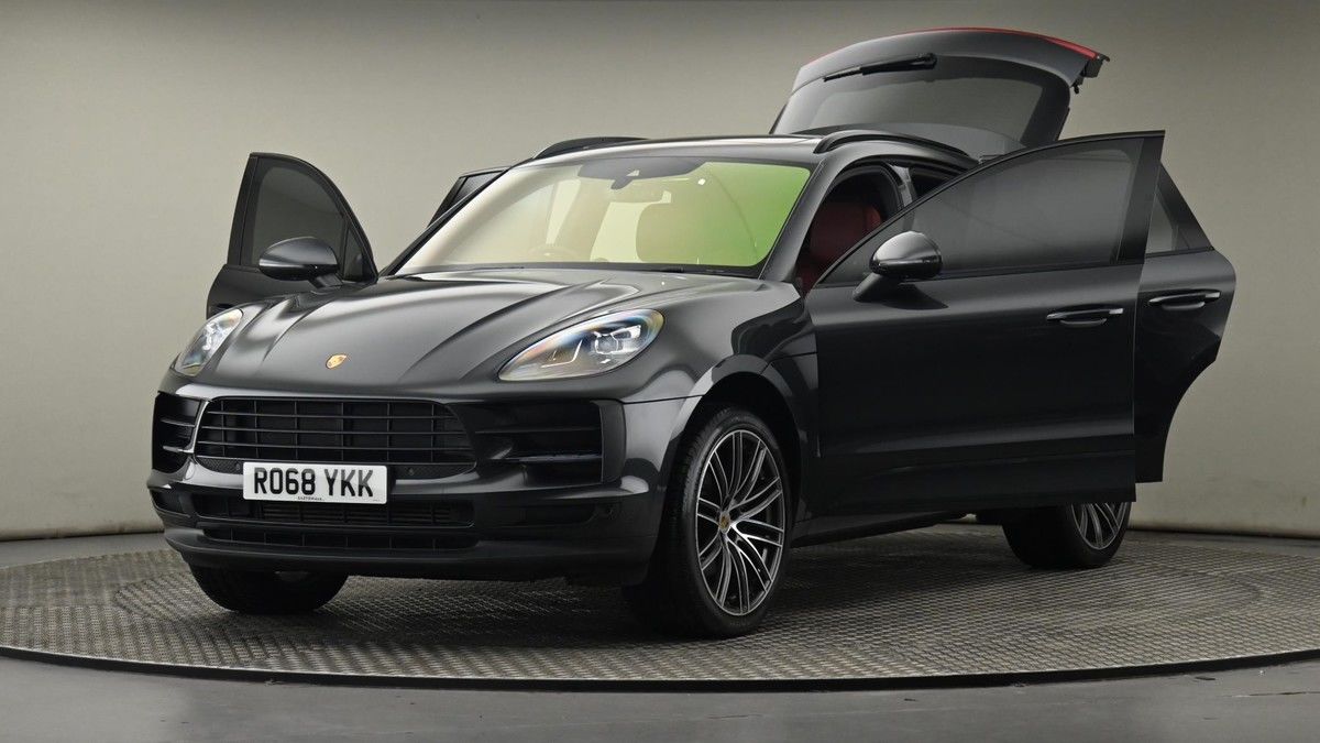 Porsche Macan Image 28