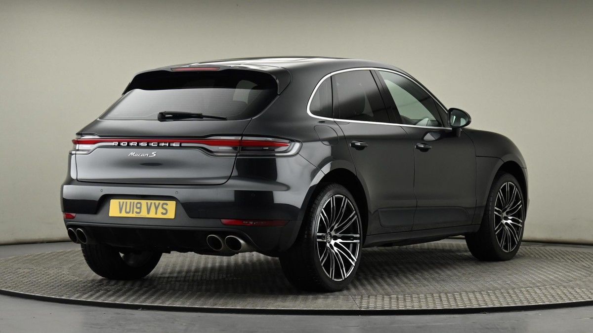 Porsche Macan Image 25