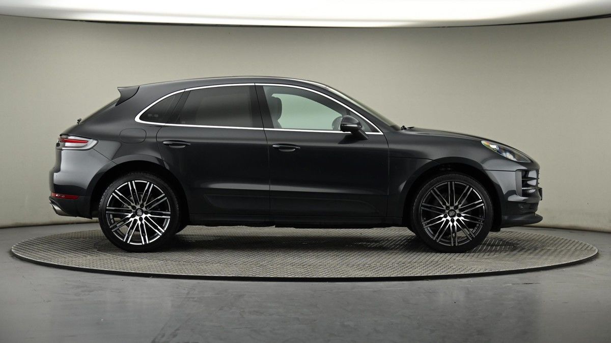 Porsche Macan Image 26