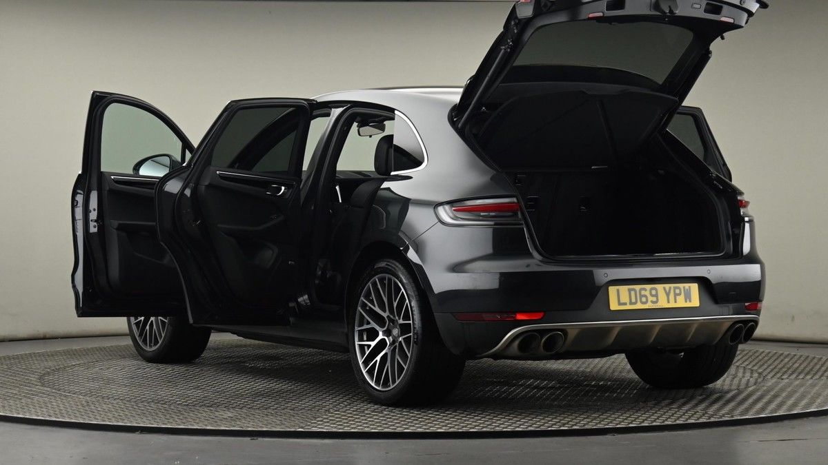 More views of Porsche Macan