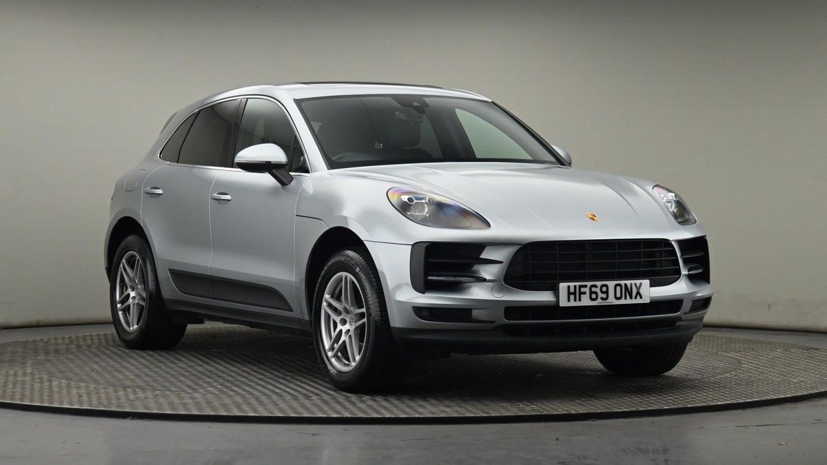 Porsche Macan Sticky Header Image