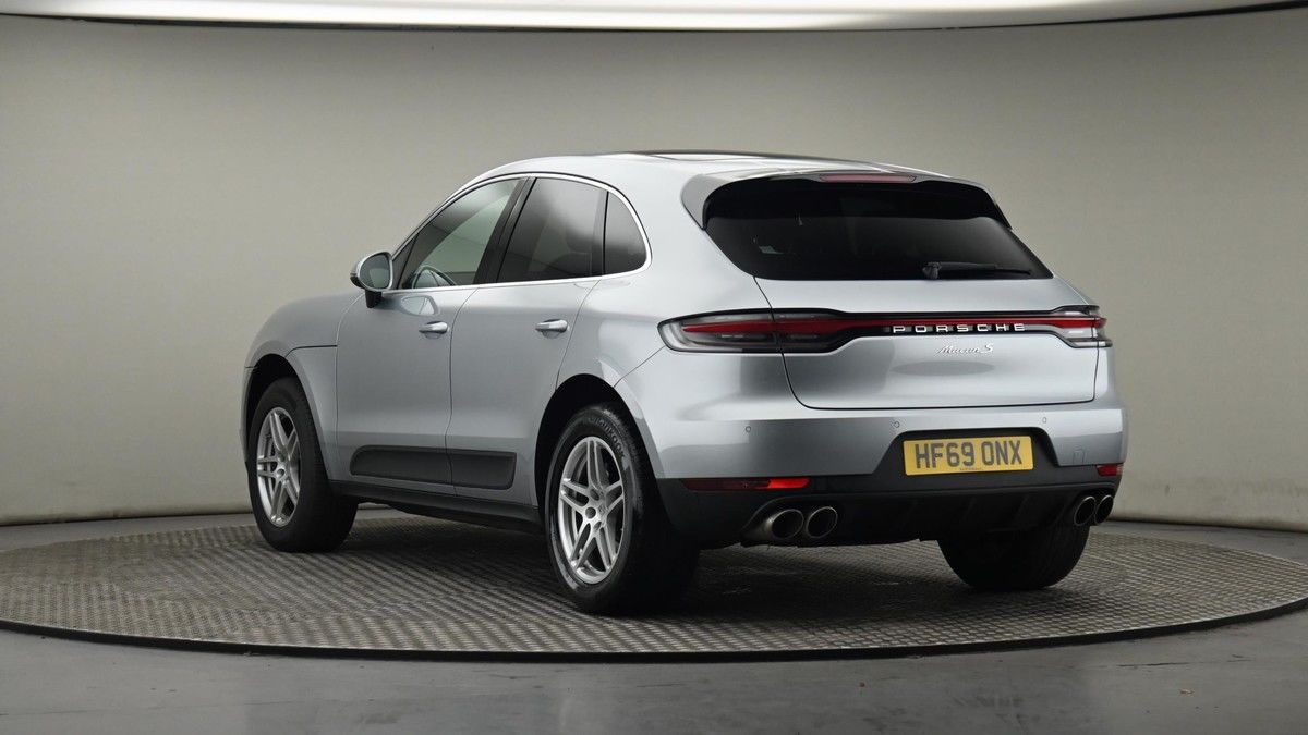 More views of Porsche Macan