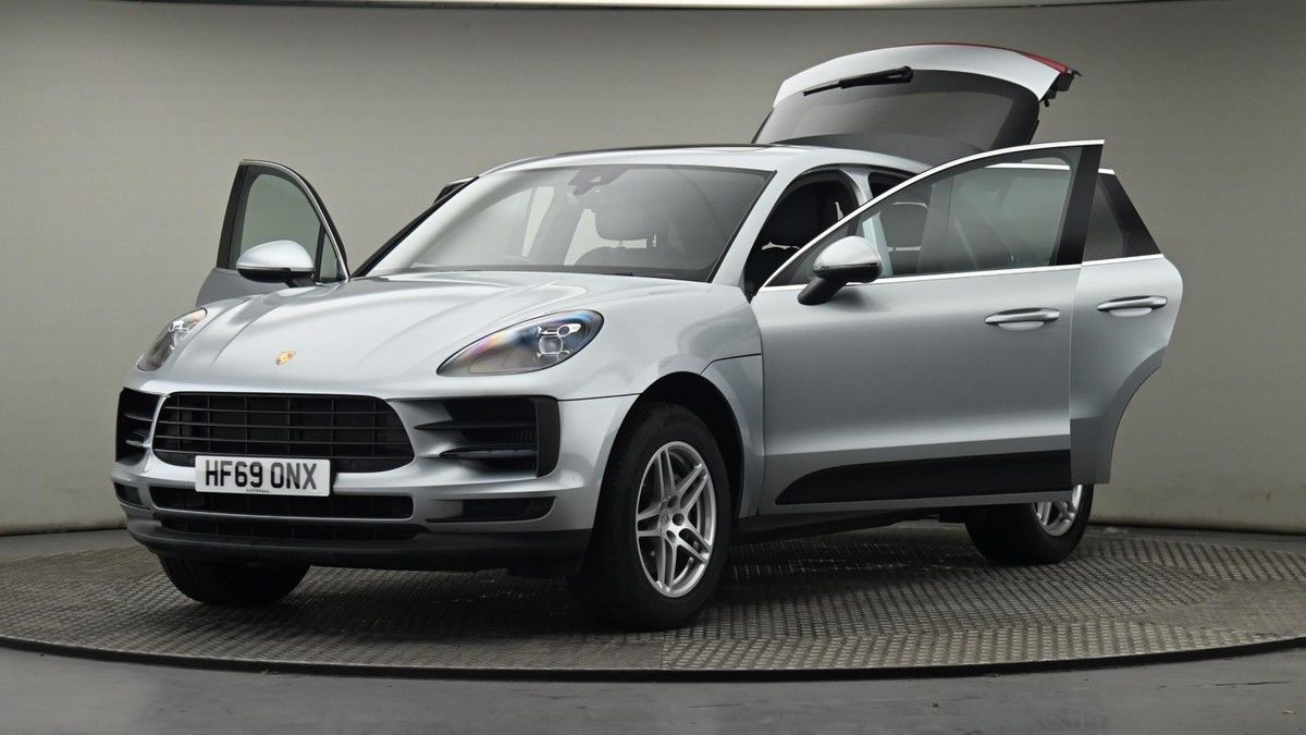 More views of Porsche Macan