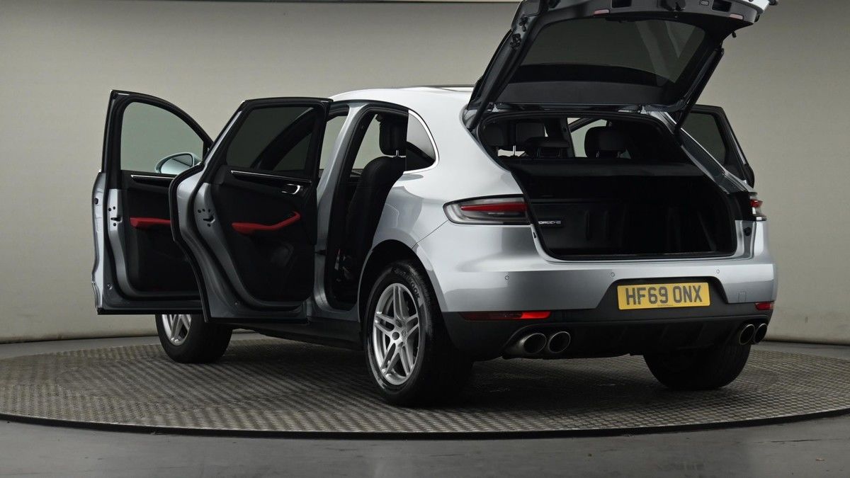 More views of Porsche Macan