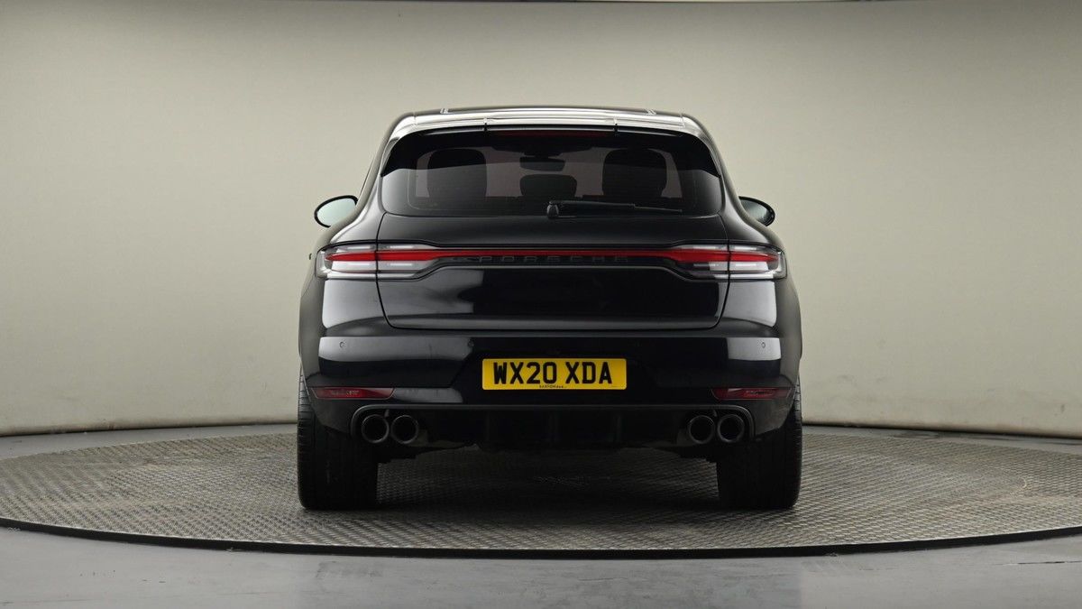 Porsche Macan Image 25