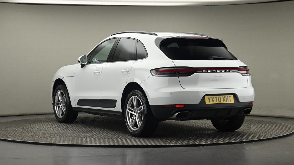 Porsche Macan Image 24