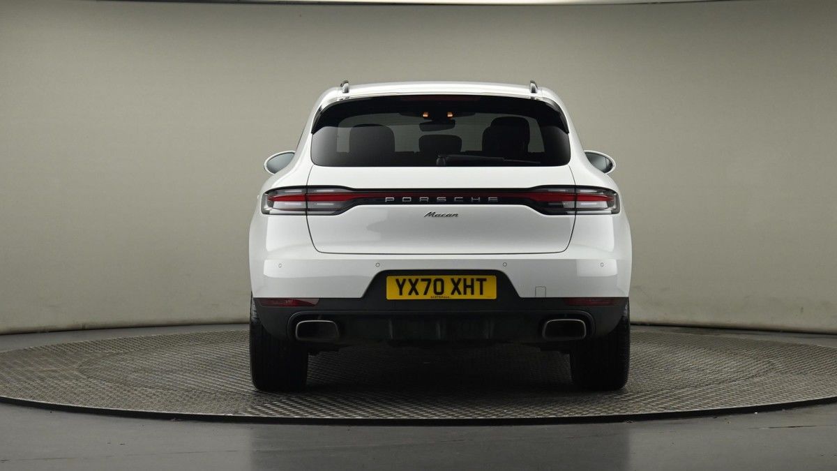 Porsche Macan Image 25