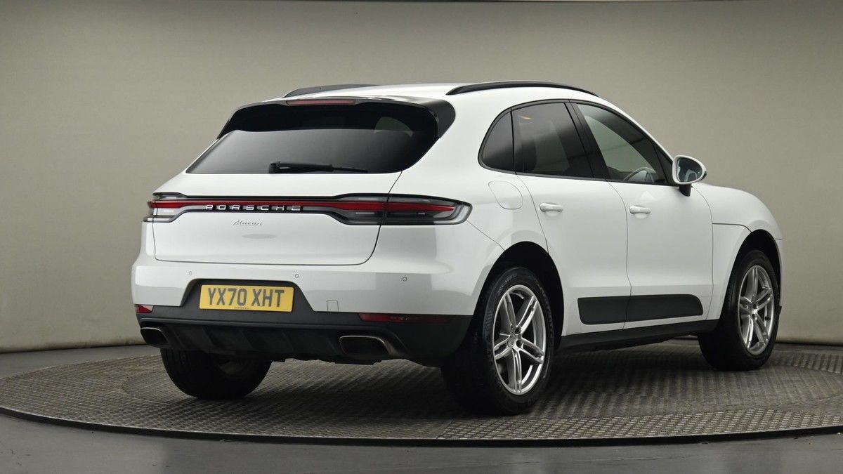 Porsche Macan Image 26