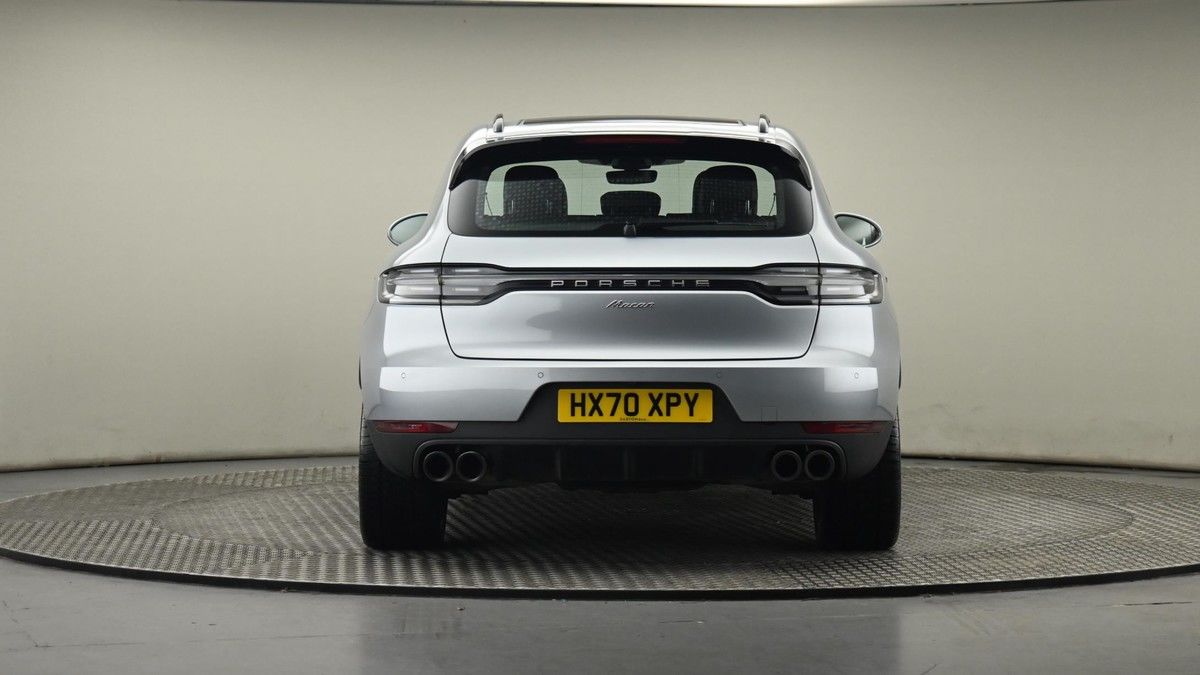 Porsche Macan Image 25