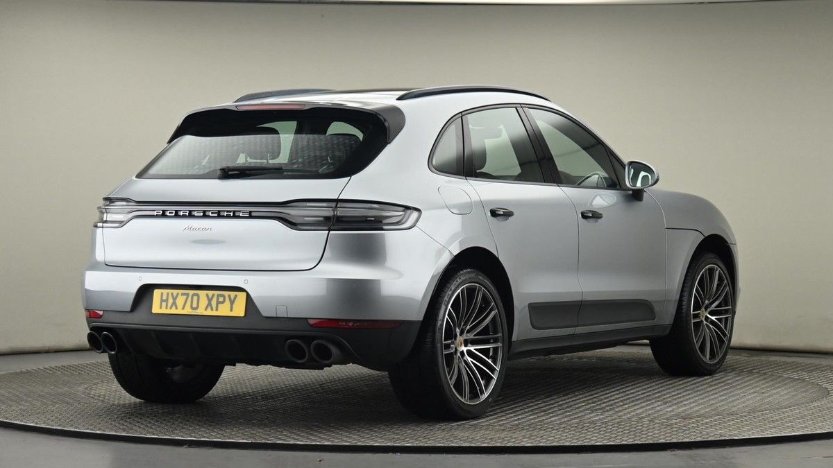 Porsche Macan Image 26