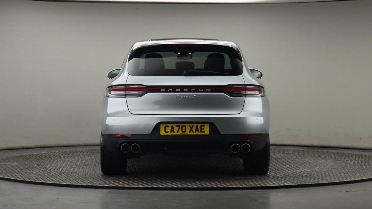 Porsche Macan Image 25