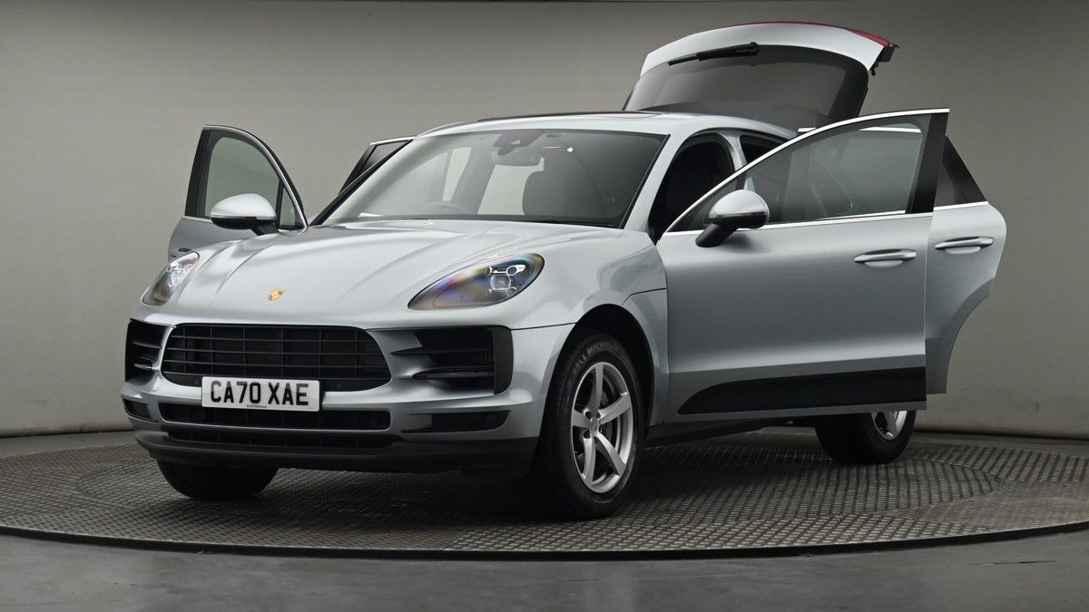 More views of Porsche Macan