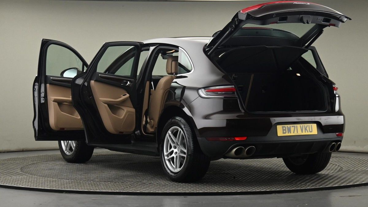 More views of Porsche Macan