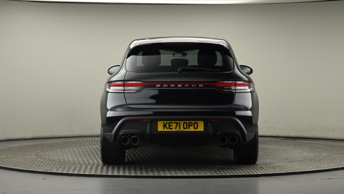 Porsche Macan Image 25