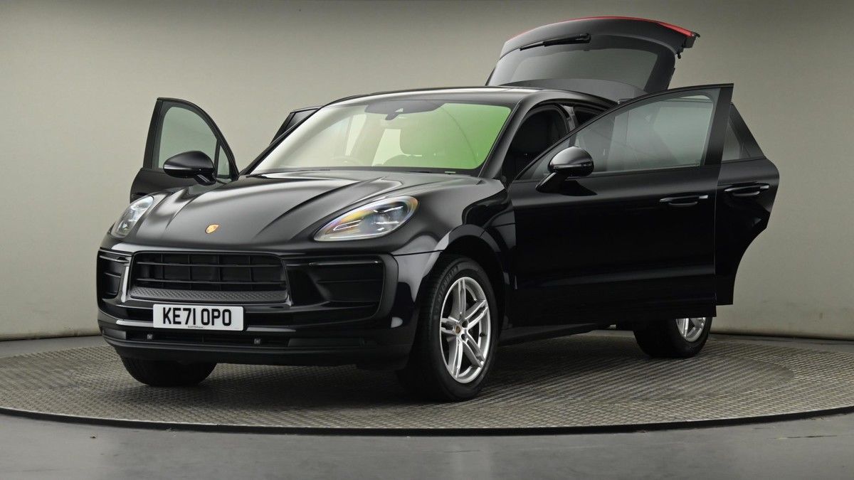 Porsche Macan Image 28