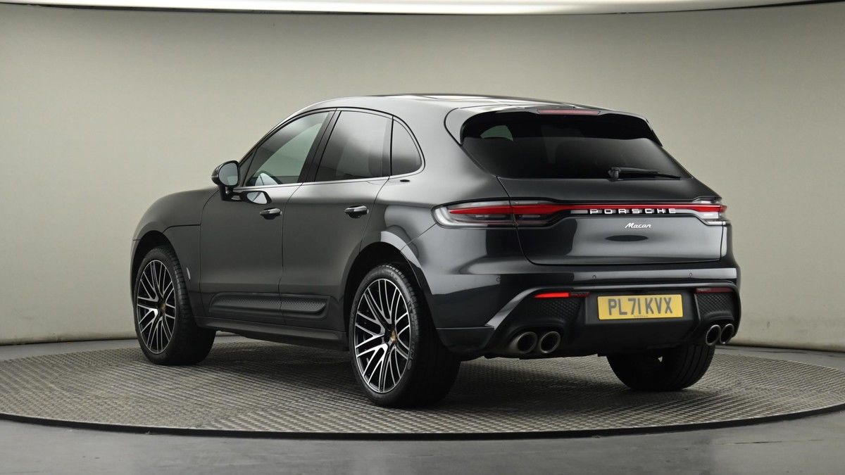 Porsche Macan Image 24