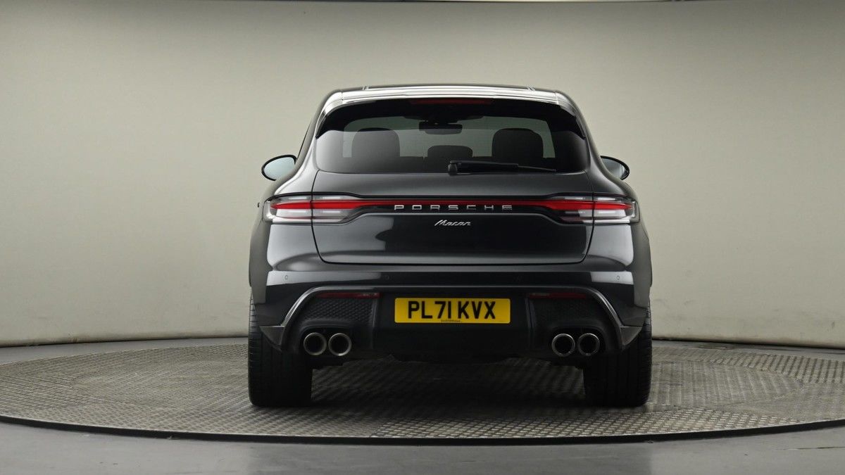 Porsche Macan Image 25