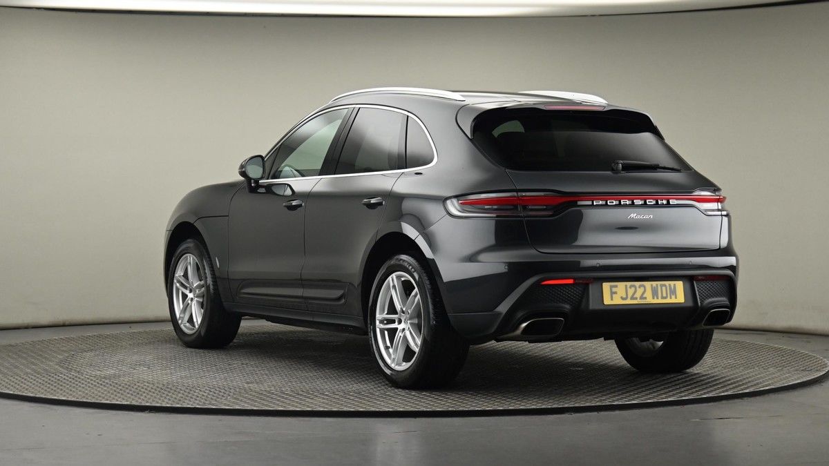 Porsche Macan Image 24