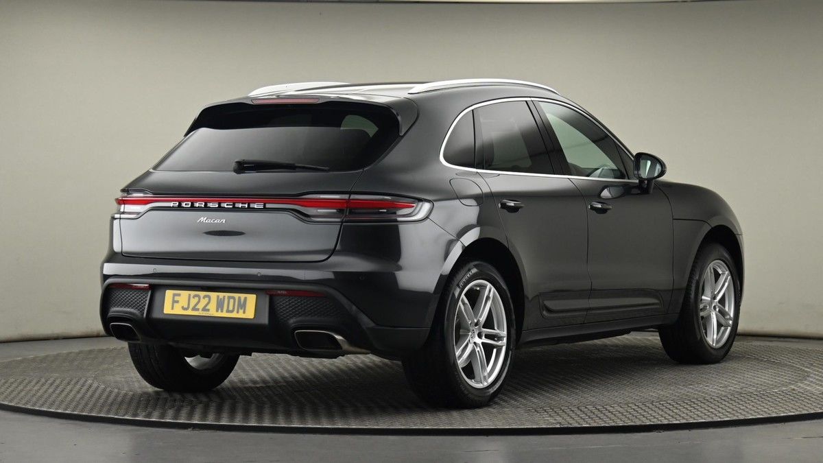 Porsche Macan Image 26