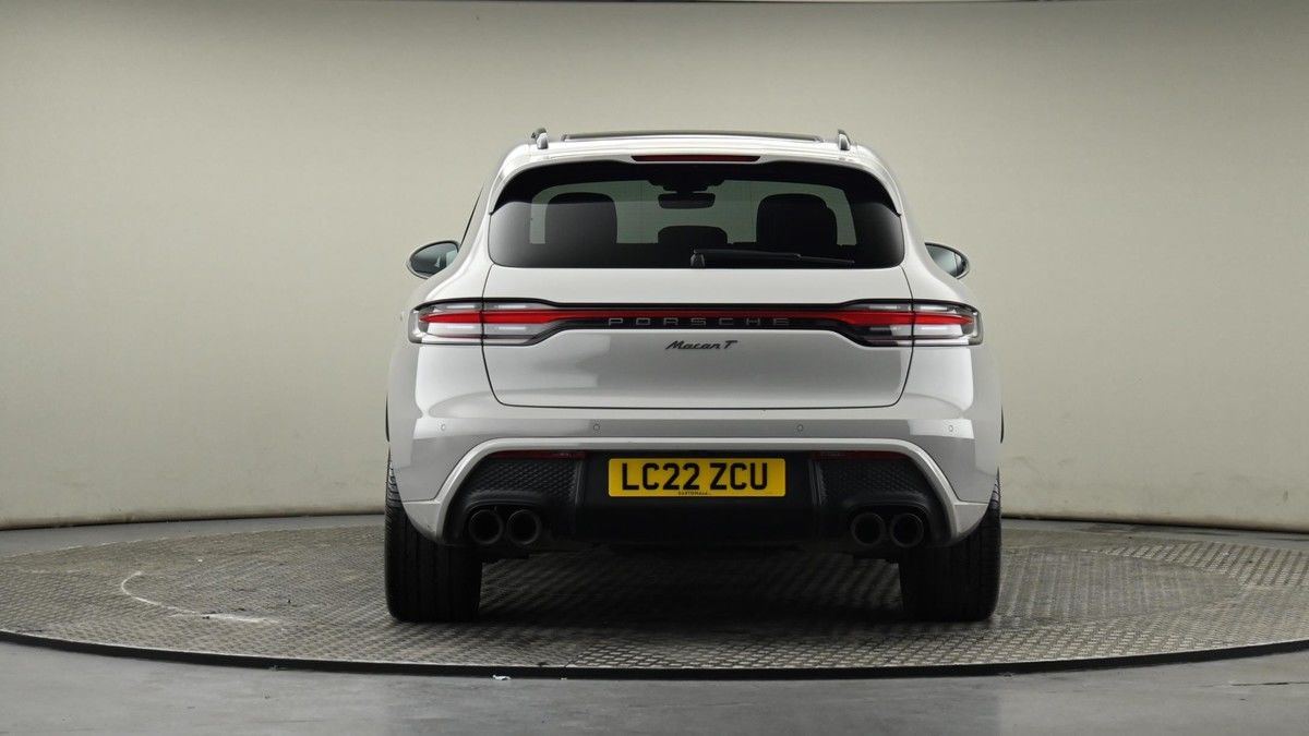 Porsche Macan Image 25