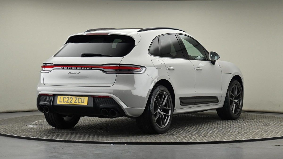 Porsche Macan Image 26