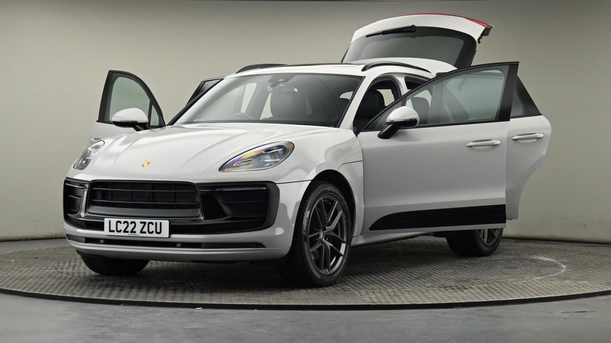 Porsche Macan Image 28