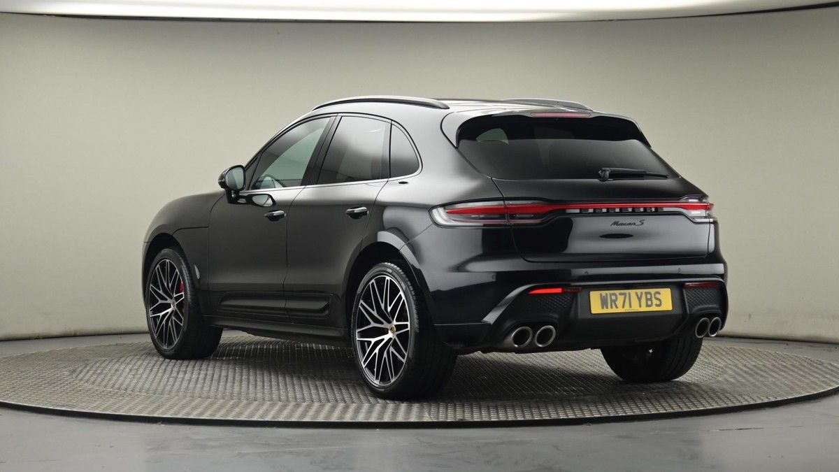 Porsche Macan Image 24