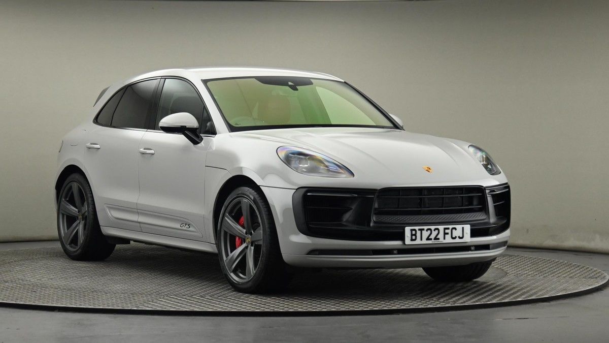 Porsche Macan Sticky Header Image