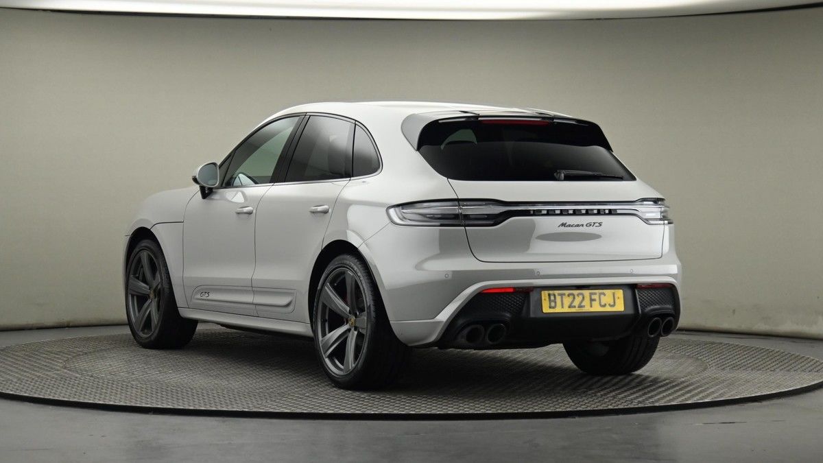 Porsche Macan Image 24