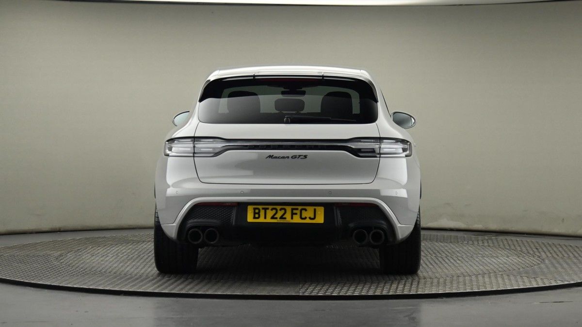 Porsche Macan Image 25