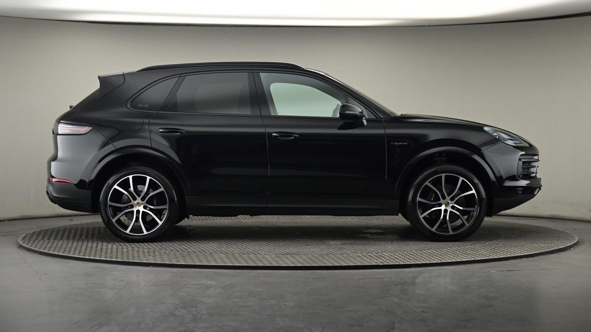 Porsche Cayenne Image 27