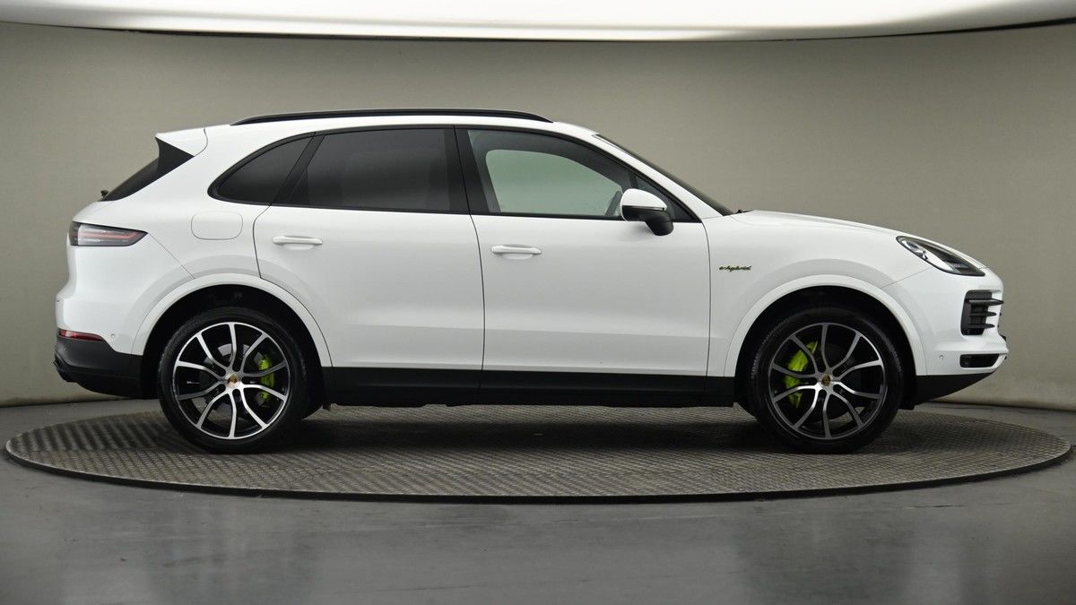 Porsche Cayenne Image 27