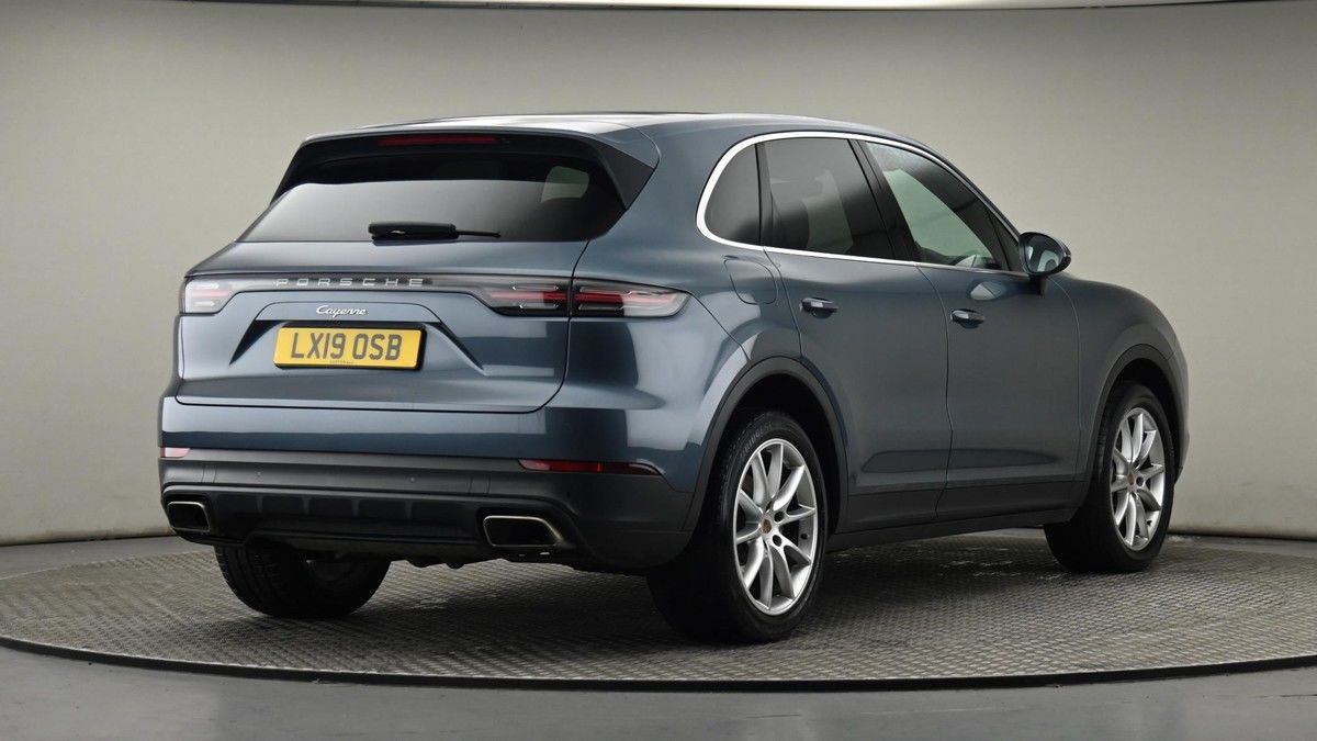 Porsche Cayenne Image 26