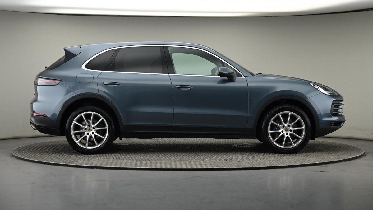 Porsche Cayenne Image 27