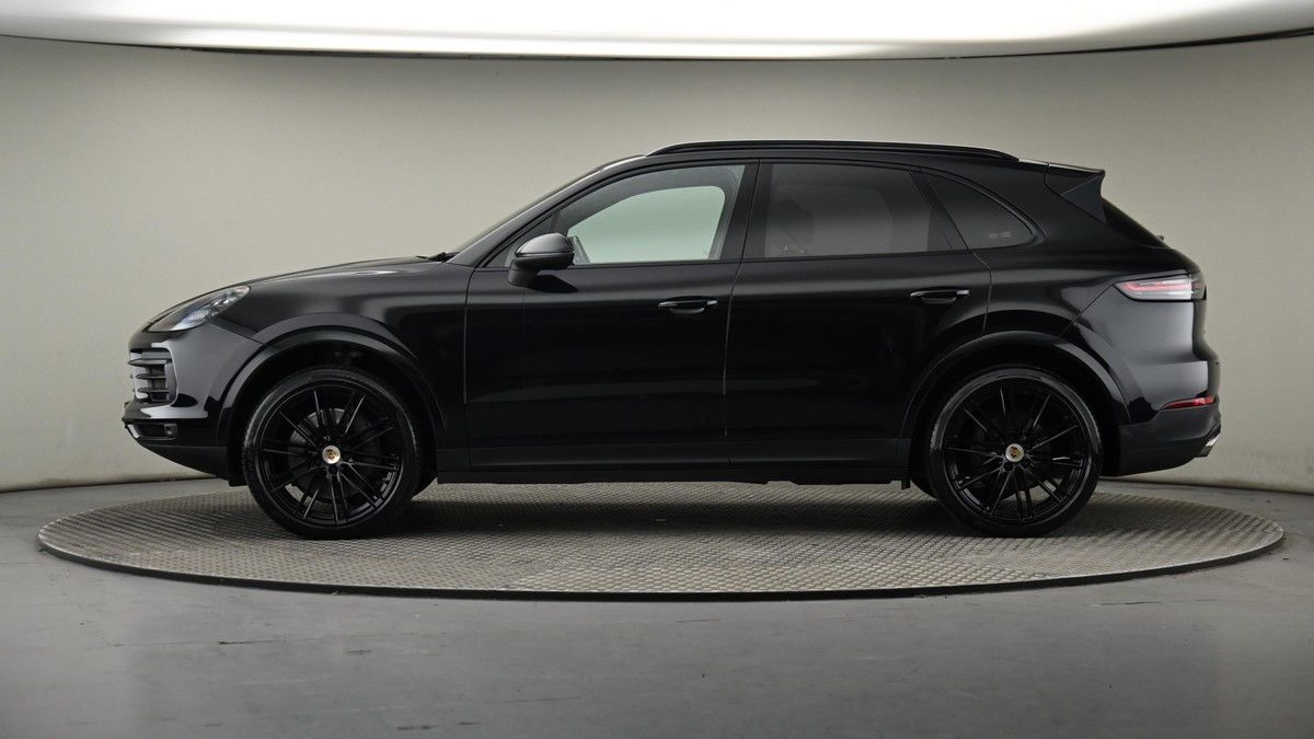 Porsche Cayenne Image 23