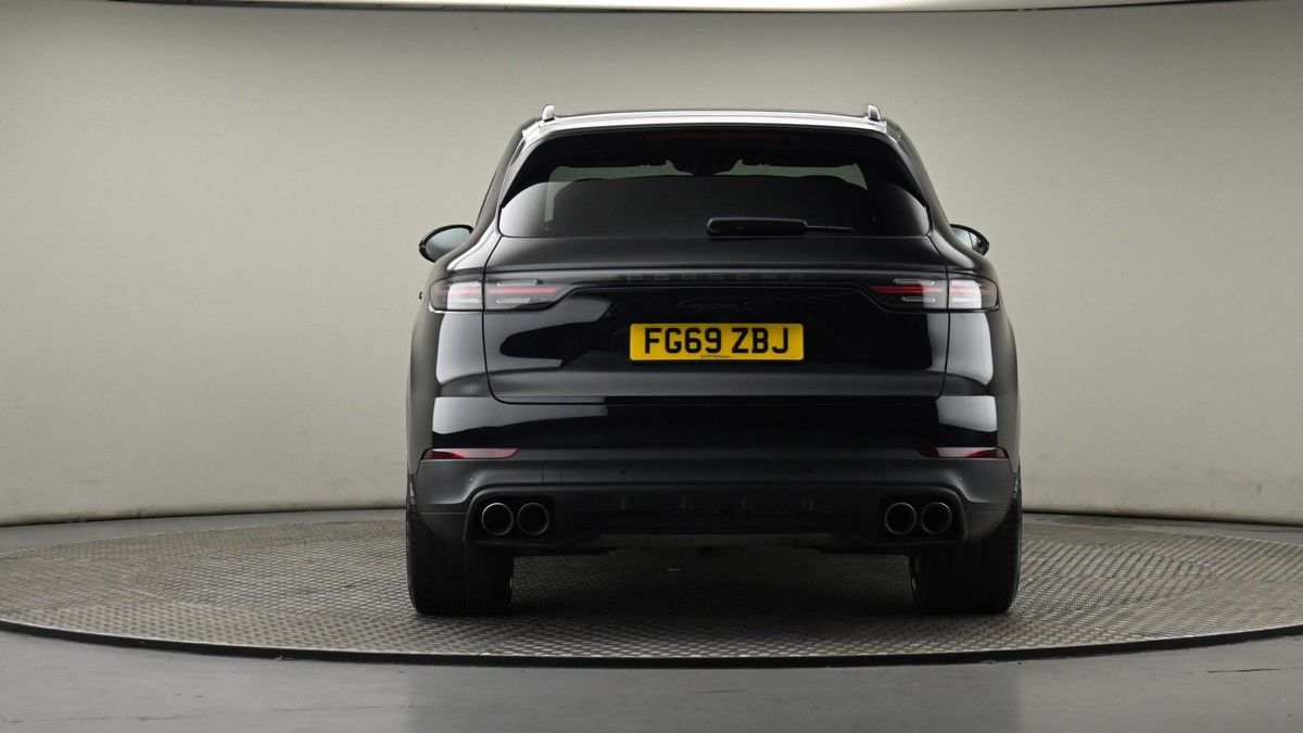 Porsche Cayenne Image 25