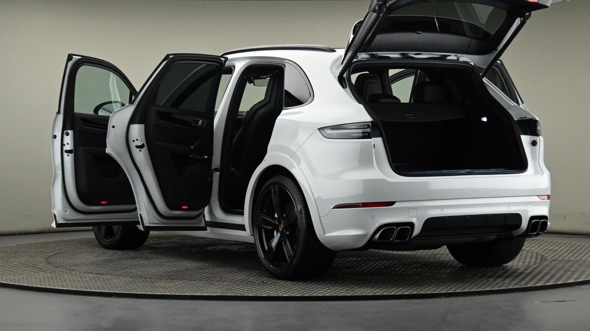 Porsche Cayenne Image 29