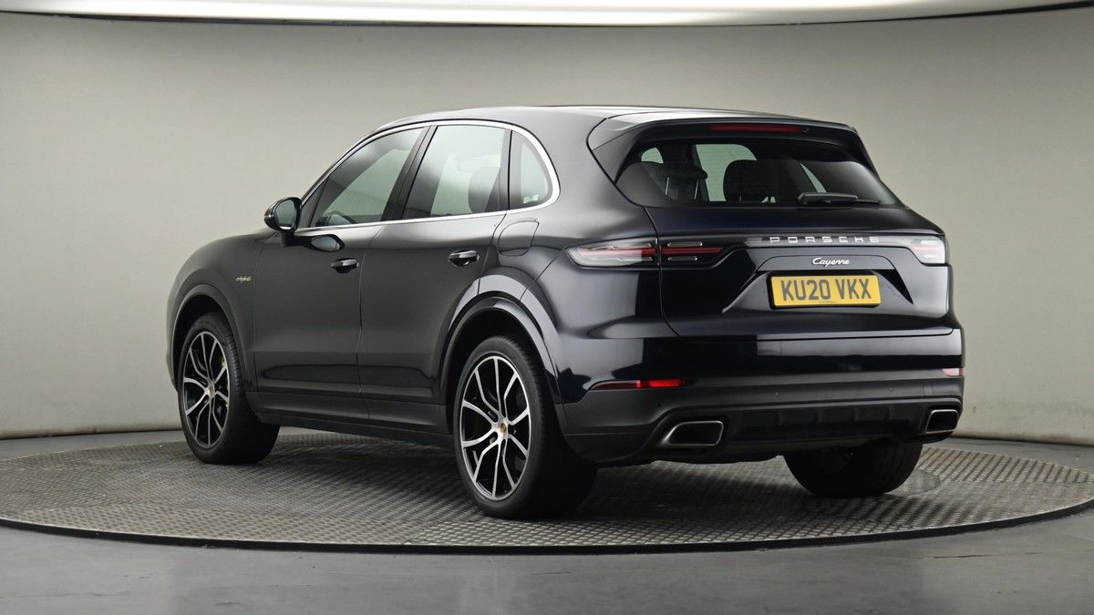 Porsche Cayenne Image 24