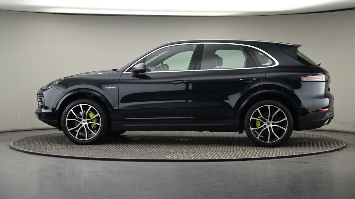 Porsche Cayenne Image 22