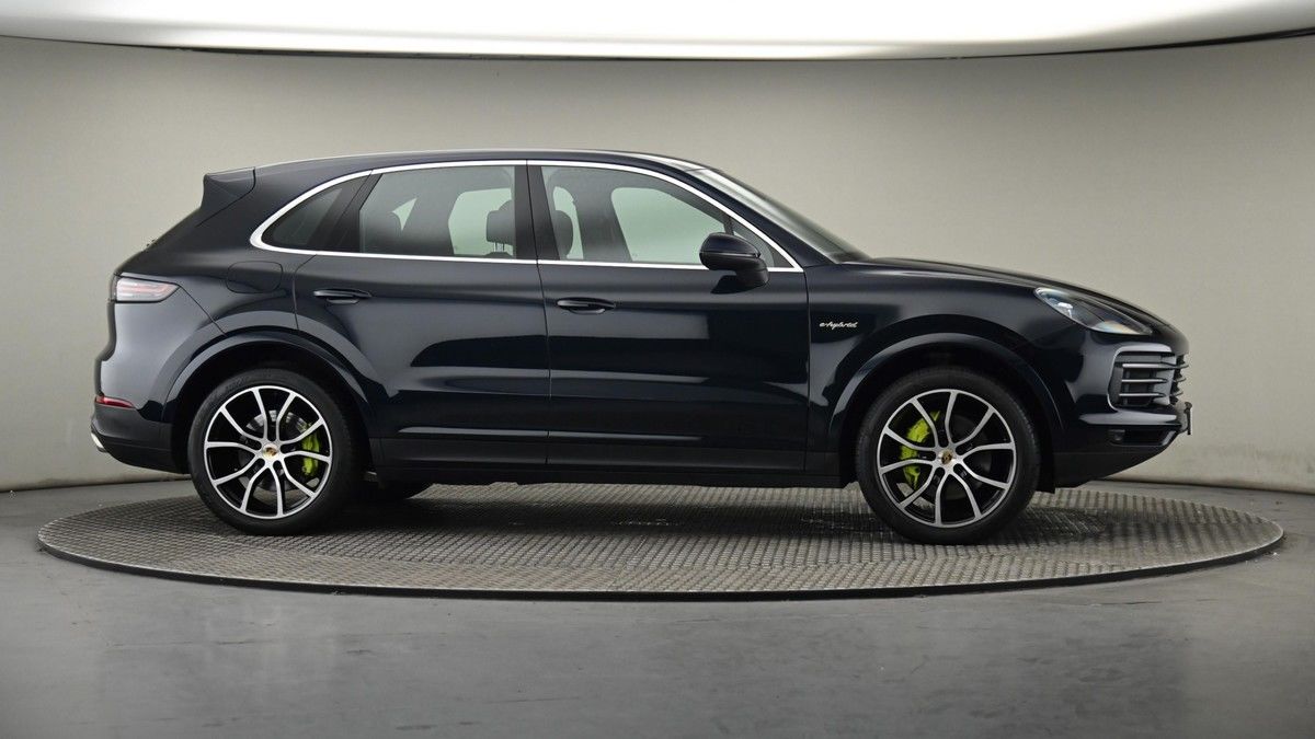 Porsche Cayenne Image 26