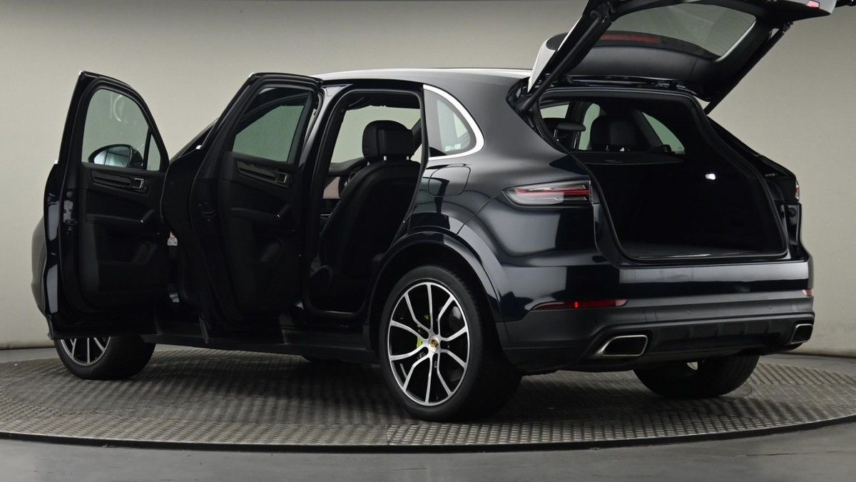 Porsche Cayenne Image 28