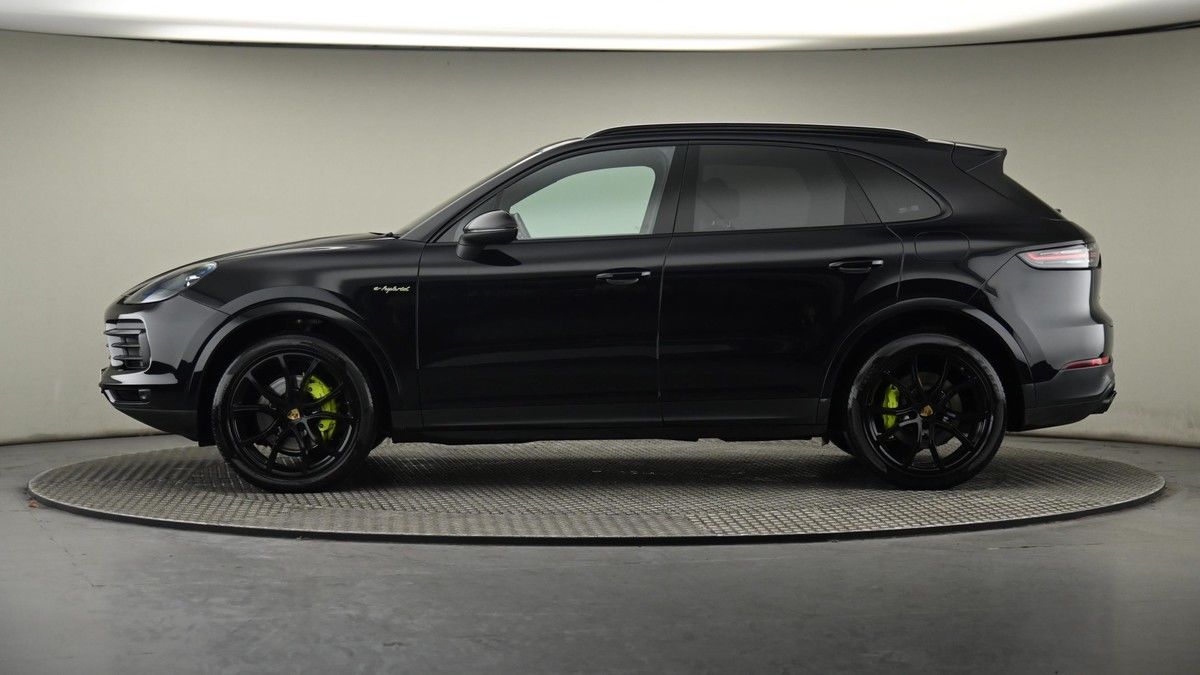 Porsche Cayenne Image 23