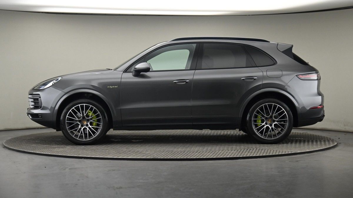 Porsche Cayenne Image 23